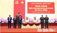 Trao tặng tượng chân dung Chủ tịch Hồ Chí Minh cho 99 xã, phường thuộc tỉnh Bắc Ninh